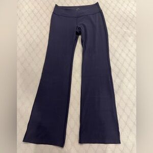 Beyond yoga bootcut pants dark blue in Medium